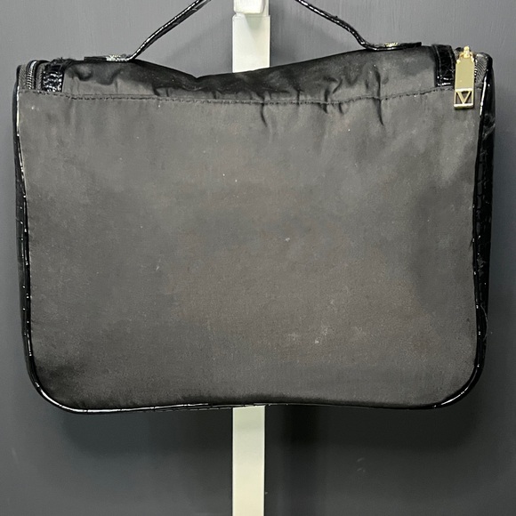 Victoria’s Secret Set!! Getaway Overnight Bag with Hanging Bag - Picture 7 of 9